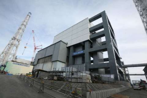 140225-fukushima-nuclear-plant